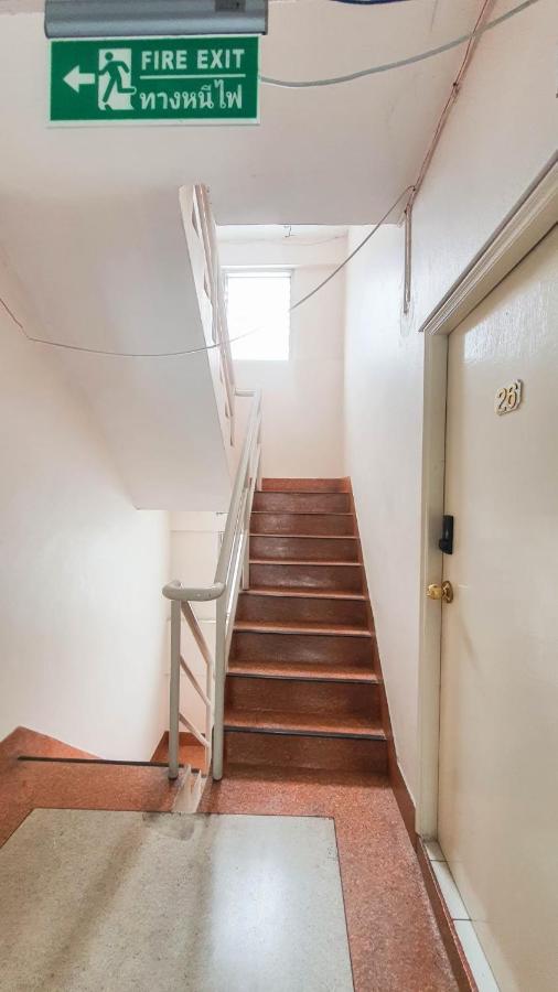 Roomquest Bangkok Ratchada Экстерьер фото